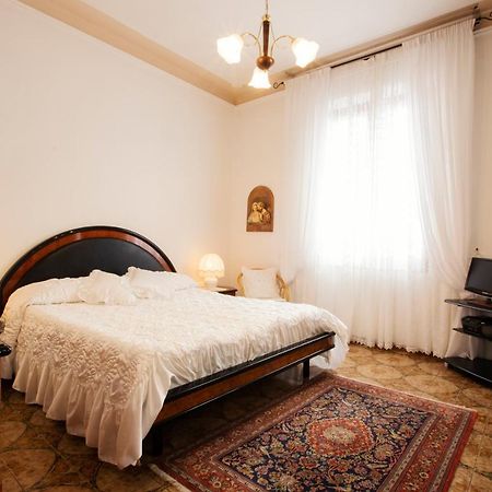 Room Cavour, Nearby Cinqueterre Специя Екстериор снимка